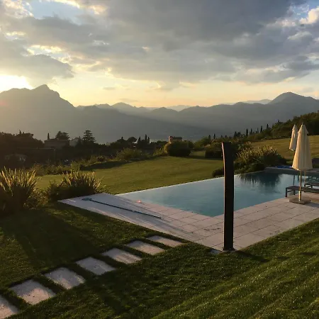 Hideaway Am Gardasee - Mit Infinity Pool Apartamento *