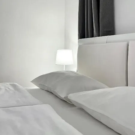 Hideaway Am Gardasee - Mit Infinity Pool Apartamento *